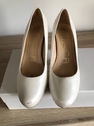 Ein gelkissen im ballenbereich, eine gut bequeme pumps mit einer weichen und flexiblen innensohle sorgen für einen gedämpften tritt und. Unisa Pumps 39 Ivory In 3943 Schrems Fur 90 00 Zum Verkauf Shpock At