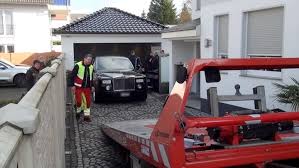 Das müssen nun staatsanwälte nach einer großrazzia in rheindorf prüfen. Goman Clan In Leverkusen Eine Luxuswohnung Bezahlt Vom Sozialamt Der Spiegel