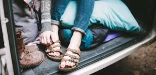 This can be further complicated by a short right leg, thereby placing more stress on the outside of the foot what causes pain on top and side of foot? 3 Foot Pains You Should Never Ignore Sonima