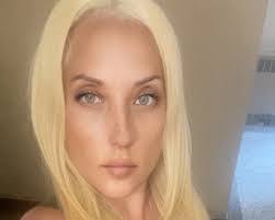 Vanessa Trotter's Instagram, Twitter & Facebook