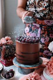 In a medium bowl, beat mascarpone and powdered sugar until smooth and spread the chocolate frosting on the top and sides of the cake using an offset spatula. Chocolate Cake With Creamy Blackberry Filling And Chocolate Ganache Historias Del Ciervo By Julian Angel