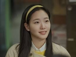 오랜만에 집 정리하다가 무려 10+년 동안 간직했던 빈티지 바비 인 형 세트를 발견해서 그냥 그걸로 어린이날 선물을 갈음하였다. 요즘  이런거 얼마인지 무서워서 검색도 안 함. 너무 좋아해서 다행. 난 항상 51점짜리 엄마.