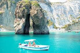 Ponza ist eine der pontinischen inseln im tyrrhenischen meer rund 50 km südwestlich von terracina.sie gehört zur italienischen region latium und ist teil der gemeinde ponza in der provinz latina. Anzio Nach Ponza Island 1 Tagige Bootstour Mit Schnorchel Und Mittagessen 2022 Rom Tiefpreisgarantie