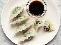 Nah, sebelum kita membahas mengenai resep membuat dimsum, kalian tau ngga si dimsum itu apa? Yuk Nikmati Dimsum Transparan Dengan Resep Vegetarian Wonton Ini