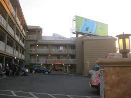 The francisco bay inn is an award winning member of aaa and the san francisco convention and visitor's bureau. Francisco Bay Inn Upper Level Wing Bild Von Francisco Bay Inn San Francisco Tripadvisor