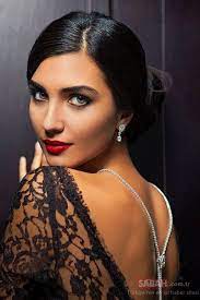 Tuba büyüküstün's last project was a documentary. Sefirin Kizi Nin Yildizi Tuba Buyukustun Un Sifir Makyajli Haline Ovguler Yagdi Dogal Guzelligiyle Sosyal Medyayi Yakti Gecti Galeri Magazin