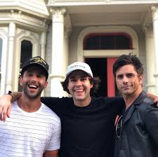 David dobrik is a huge youtube star with a beautiful house in the studio city area of los angeles. David Josh Full House Vlog Squad Carly And Erin David Dobrik