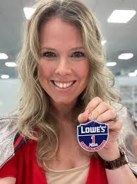 Lynn Lomax's Instagram, Twitter & Facebook