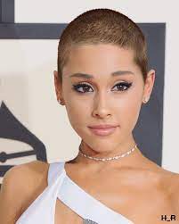 I tagli capelli corti delle sfilate. Jennifer Aniston Si E Rasata A Zero Guarda Chi Altro Ha Optato Per Un Look Estremo Capellistyle