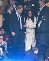 Prince Harry and Meghan Markle Share a Kiss at the Invictus Games