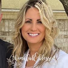 Jennifer Nickless's Instagram, Twitter & Facebook