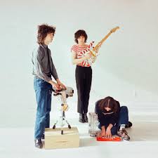 Luli bosa desnuda En la imagen sale ella sentada en la