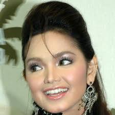 Minggu setiausaha 'lebih indah bersama dato' siti nurhaliza' 2014 penganjur: Siti Nurhaliza Bio Family Trivia Famous Birthdays