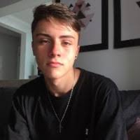 400+ perfiles de «Tizio»