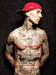 Art tattoo feminina bunda borboleta. Travis Barkers 100 Tattoos Und Ihre Bedeutung Promi Tattoos