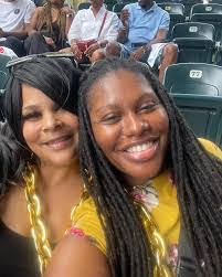 Tomeka Thomas's Instagram, Twitter & Facebook