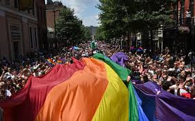 Faltaban 20 minutos para la presentación de fin de año y su mamá, eugenia prieto, estaba al borde del colapso. En Leon Reactivaran Mercado Rosa Por Mes Del Orgullo Gay
