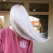 Faux le coiffeur coloriste est un véritable professionnel du cheveu. Cheveux Blancs Nordiques La Nouvelle Coloration Hyper Platine