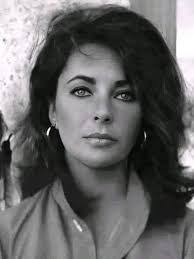 Elsa Tate's Instagram, Twitter & Facebook