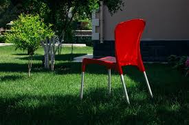 Stella Plastik Sandalye Ile Bahcelerinizi Bastan Yaratin Sandalye Ev Dekoru Dekorasyon Fikirleri