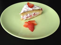 In una ciotola sbatti il mascarpone insieme allo zucchero. Torta Ripiena Di Fragole E Mascarpone Con Glassa Al Cioccolato Bianco In The Name Of Good