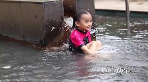 Ada yang di dalam hotel dan terbuka untuk umum juga lho! Serunya Lifia Niala Belajar Berenang Rame Rame Di Kolam Renang Anak Kecil Kolam Renang Berenang Kolam