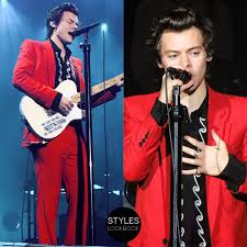 Black And White Floral Suit Harry Styles Pin By Abigail Escobar On Harry Edward Styles Harry Styles Black And White Boots Harry Styles Cute