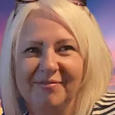 Michelle Manwaring (@shellycz)