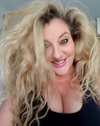 Velvet d'Amour Official Fan Page