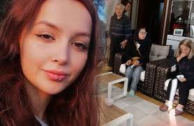 Her burnt body was discovered on 13 february. Ozgecan Aslan In Ailesi Ceren In Ailesini Ziyaret Etti Tele1