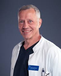 Nasenchirurgie und Labienkorrektur von dem Expertenteam