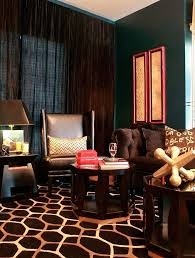 Al redecorar una casa, la mayoría de los muebles que se suelen tener en ella son marrones, porque suele ser el tono clásico de los mismos. Colores Que Combinan Con Marron En Decoracion 2021 Decorar Hogar
