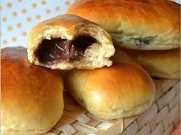 Pain Au Lait Garni De Chocolat Gateaux Delices