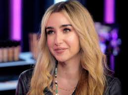 فيديو هنا الزاهد توجه رسالة مؤثرة لوالدها وسط دموعها Egyptian Actress Beauty Celebrities