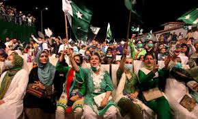 The indian independence bill, which carves the independent nations of india and pakistan out of the former mogul empire, comes into force at the stroke of midnight. In Pictures With Covid 19 Kept At Bay Pakistanis Celebrate Independence Day With Traditional Zeal Pakistan Dawn Com