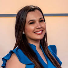 Amanda Peralta's Instagram, Twitter & Facebook