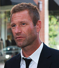 The film stars aaron eckhart as staff sergeant michael nantz. Battle Los Angeles Wikipedia