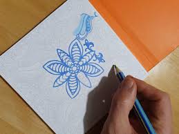 Vor allem die flügel der schmetterlinge bieten eine unzahl von möglichkeiten, das ausmalbild farbenfroh auszumalen. Meditations Challenge Mandala Ausmalen Auszeit Leben