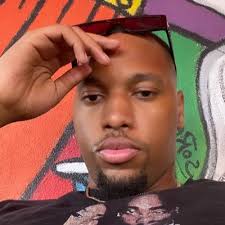 Lillian Elliott (@lillian_ee)