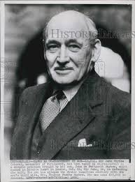 1950 Press Photo Lt Col Sir John Mayhew in Divorce Suit with Son and Snn's  wife