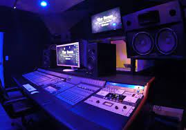 Located on a beautiful lake, the studio houses a great sounding tracking room, two control rooms and a very spacious and relaxing lounge. Theroom Los Angeles Recording Studios Melrose Ave Soundbetter