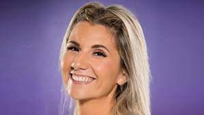 Ze noemt zichzelf het zonnetje in huis en laat anderen graag lachen. Julie Vanderzijl In Big Brother Hardwerkende Moeder Van Drie Love Reality