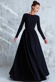 Mille et une robes vends aussi de superbe robes de soirée, de coktail ainsi que tous les accessoires pour compléter vos tenue ( chaussures, sac. Tendance Robes De Soiree 1001 Idees De Tenue Feminine Avec Robe Longue Noire Flashmode Tendance Tendances Idees Inspiration