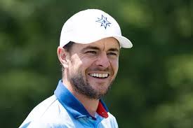 Laurie Canter's Instagram, Twitter & Facebook