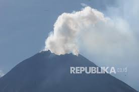 Hii temen temen, pagi tadi visual merapi agak berkabut ya. Bpptkg Gunung Merapi 46 Kali Gempa Guguran Republika Online