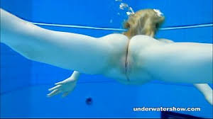 3 nude gymnasts perform splits and more.. - XVIDEOS.COM