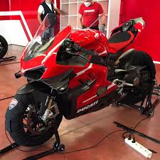 Me On Instagram Track Superleggera V4 Pirelli Pirellitires Ducatisuperleggera Iicemann Quick En 2020 Moto Sport Moto Sportive Ducati