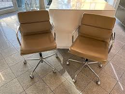 Gerne zeigen wir ihnen die verschiedenen kombinationen von einzelmodellen und eckkom. Sessel Soft Pad Chair Ea 217 Klassiker Burostuhl Fur Meeting Und Konferenzbereiche Vitra Mobel