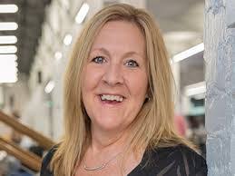 Suzanne Cardwell's Instagram, Twitter & Facebook