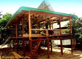 Di beberapa tempat, rumah adat warisan leluhur pun mengambil konsep rumah panggung, seperti yang bisa kita jumpai di jawa barat, sumatera selatan, atau sulawesi utara. Model Rumah Kayu Panggung Bugis Home Desaign